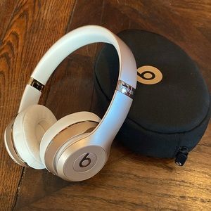 Beats Solo3 Wireless On-Ear Headphones
